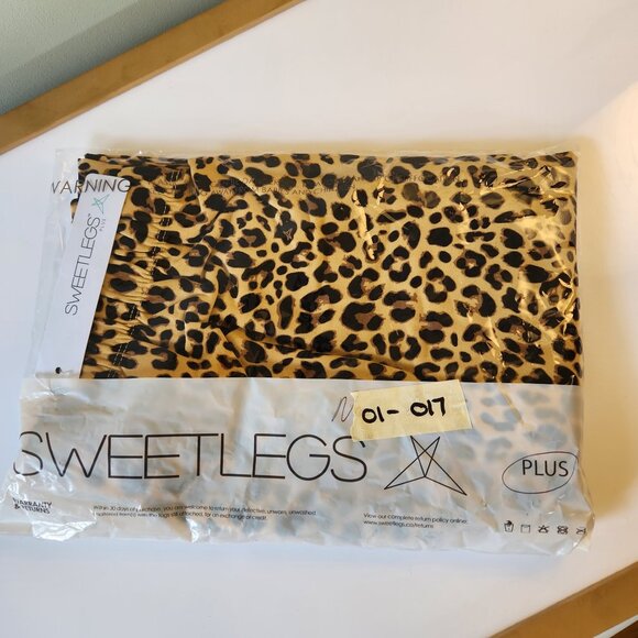 Bundle and Save! SweetLegs Signature Legging - Plus in Peggy - Picture 2 of 2